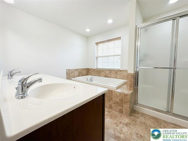 850 Fieldstone Trail 70, Forks Twp, PA 18040