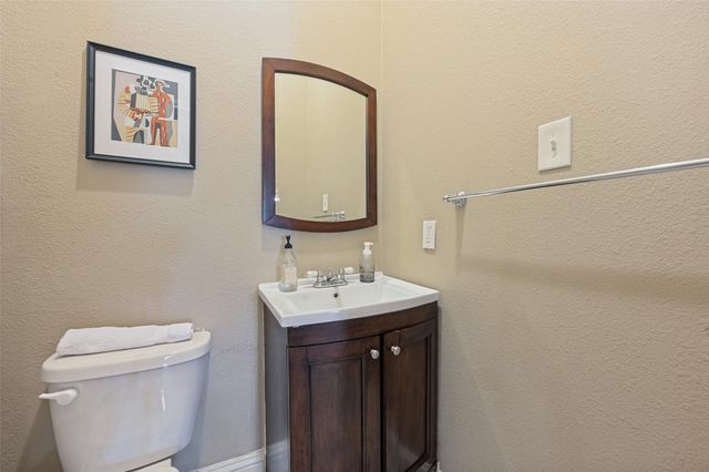 820 W Eigth Street, Dallas, TX 75208