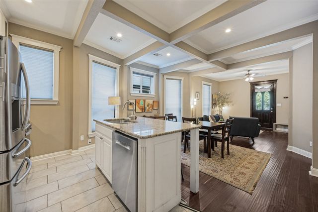 820 W Eigth Street, Dallas, TX 75208