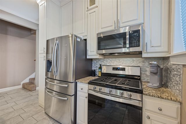 820 W Eigth Street, Dallas, TX 75208