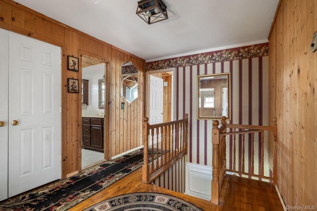 42 Ludlow Way, Oakdale, NY 11769