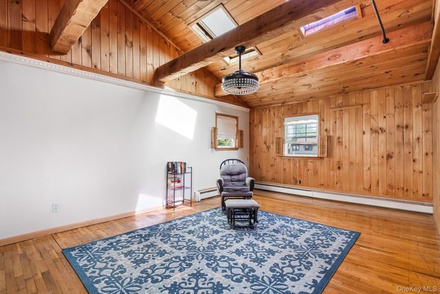 42 Ludlow Way, Oakdale, NY 11769
