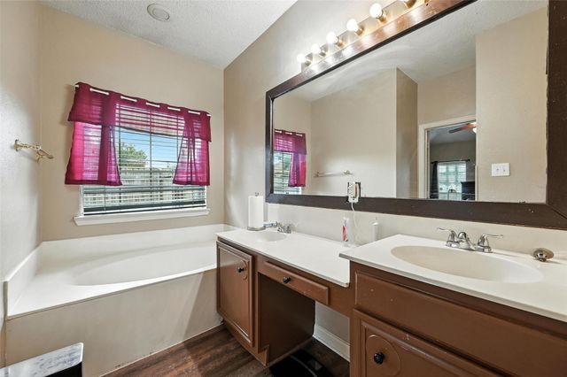1630 Mockingbird Lane, Desoto, TX 75115