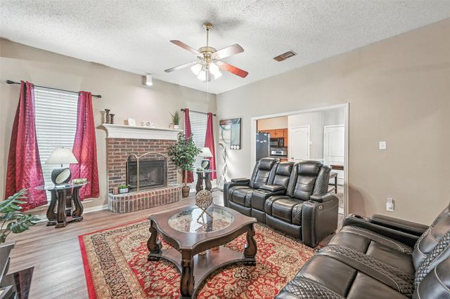 1630 Mockingbird Lane, Desoto, TX 75115
