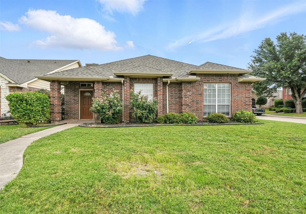 1630 Mockingbird Lane, Desoto, TX 75115