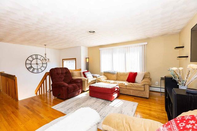 21 Chesterfield Avenue, Warwick, RI 02889