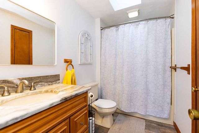 21 Chesterfield Avenue, Warwick, RI 02889