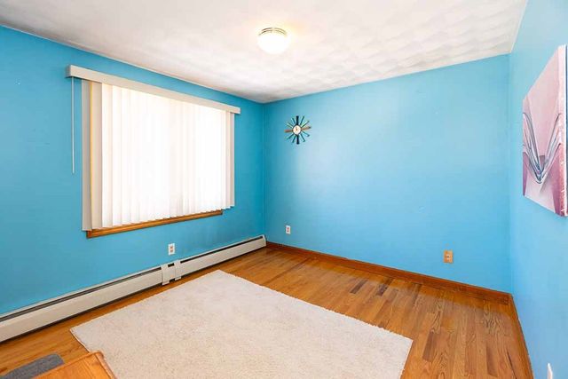 21 Chesterfield Avenue, Warwick, RI 02889