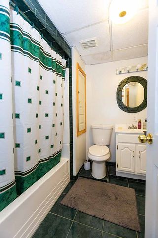 21 Chesterfield Avenue, Warwick, RI 02889