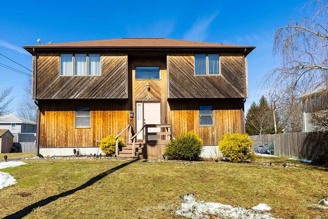 21 Chesterfield Avenue, Warwick, RI 02889