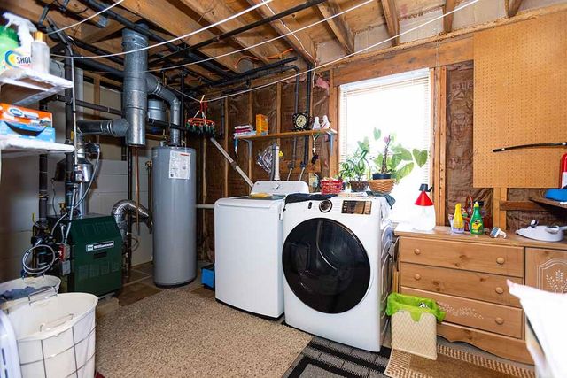 21 Chesterfield Avenue, Warwick, RI 02889