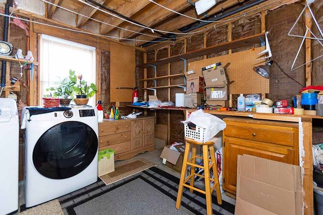 21 Chesterfield Avenue, Warwick, RI 02889