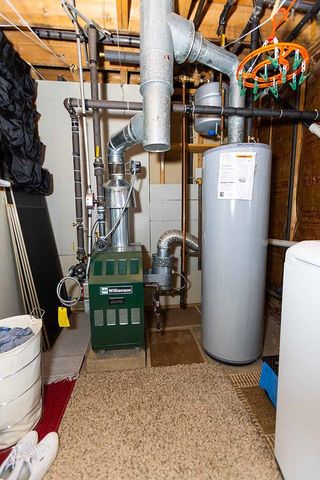 21 Chesterfield Avenue, Warwick, RI 02889