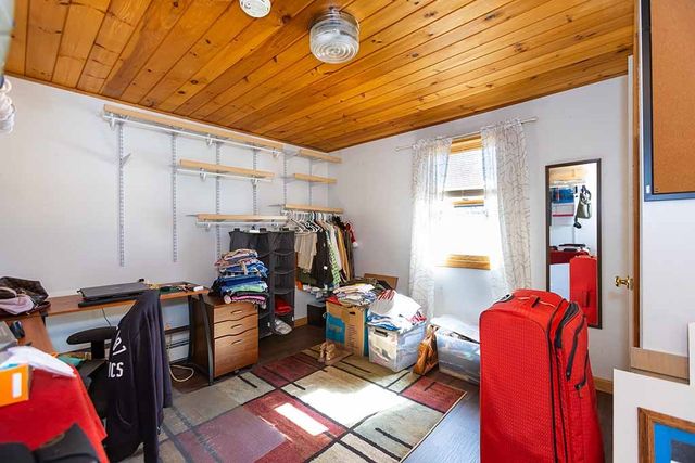 21 Chesterfield Avenue, Warwick, RI 02889