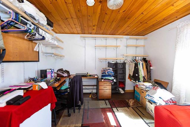 21 Chesterfield Avenue, Warwick, RI 02889