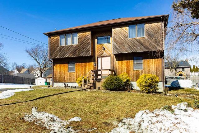 21 Chesterfield Avenue, Warwick, RI 02889