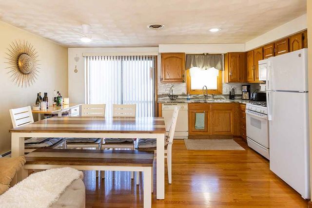 21 Chesterfield Avenue, Warwick, RI 02889