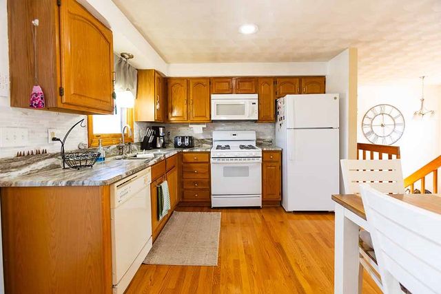 21 Chesterfield Avenue, Warwick, RI 02889