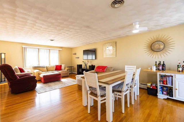 21 Chesterfield Avenue, Warwick, RI 02889