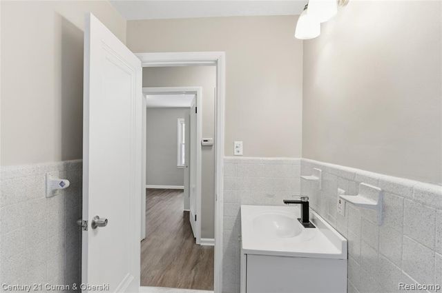 26332 Eton Avenue, Dearborn Heights, MI 48125