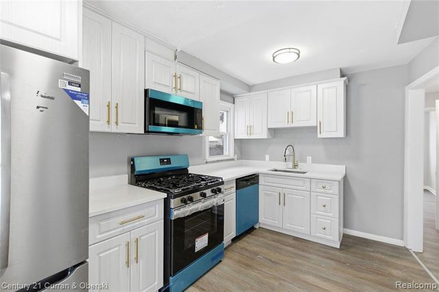 26332 Eton Avenue, Dearborn Heights, MI 48125