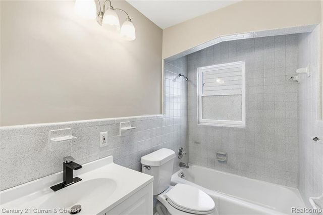 26332 Eton Avenue, Dearborn Heights, MI 48125