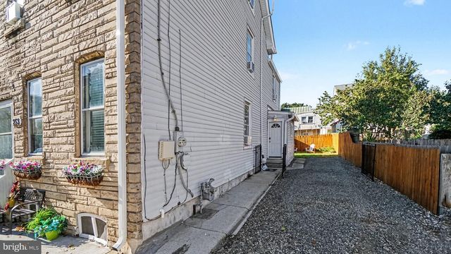253 WALNUT ST, Phoenixville, PA 19460