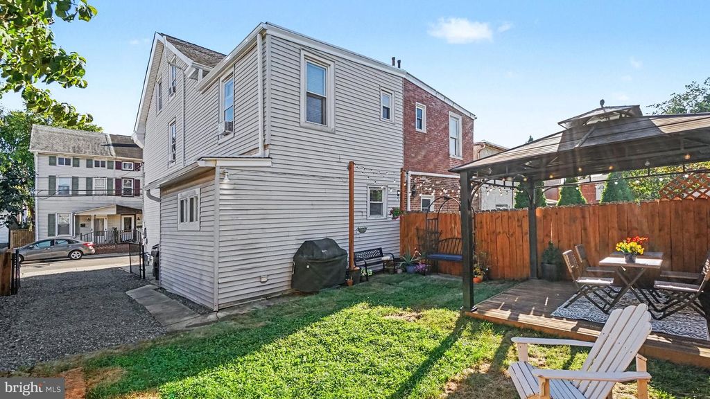 253 WALNUT ST, PHOENIXVILLE, PA 19460 — photo 3