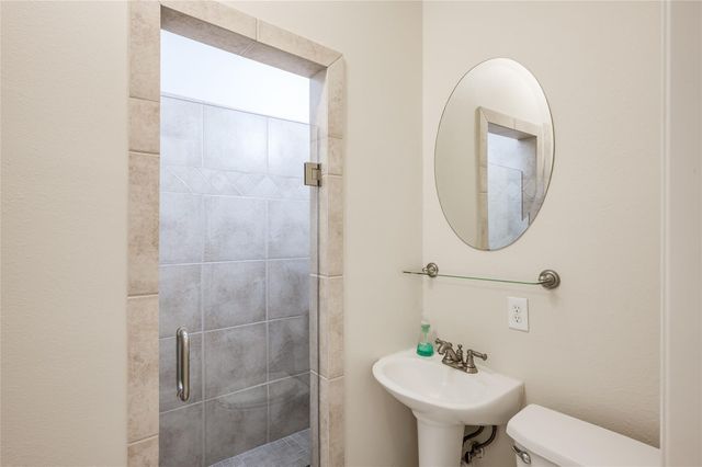 930 Lawrence Street, Houston, TX 77008