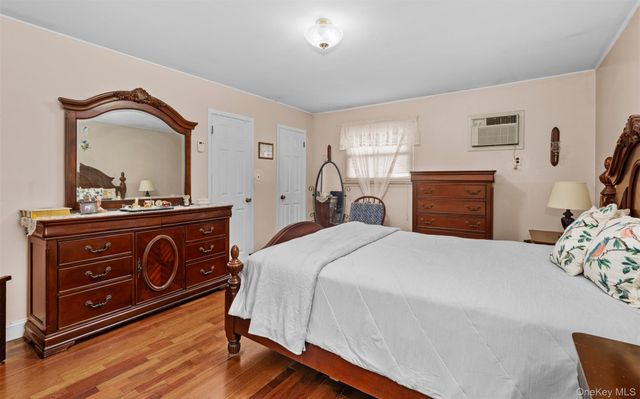 82 Barnyard Lane, Levittown, NY 11756