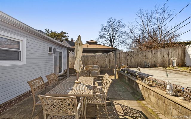 82 Barnyard Lane, Levittown, NY 11756