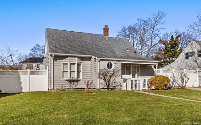 82 Barnyard Lane, Levittown, NY 11756