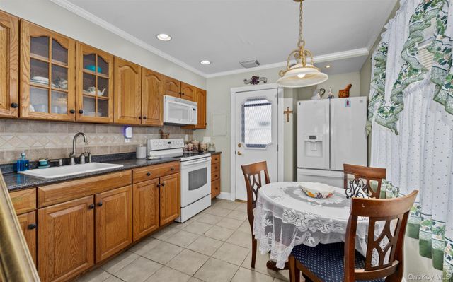 82 Barnyard Lane, Levittown, NY 11756