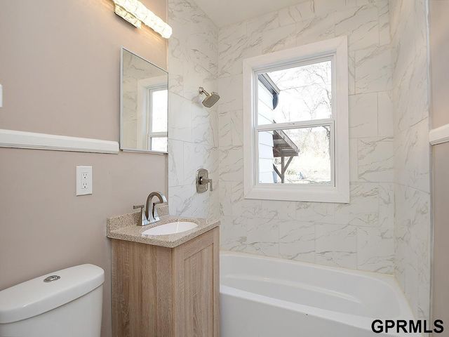 2812 N 51 Street, Omaha, NE 68104