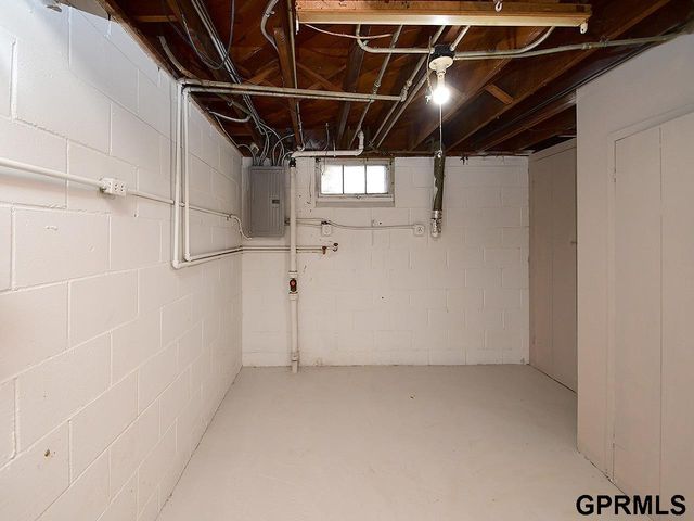 2812 N 51 Street, Omaha, NE 68104