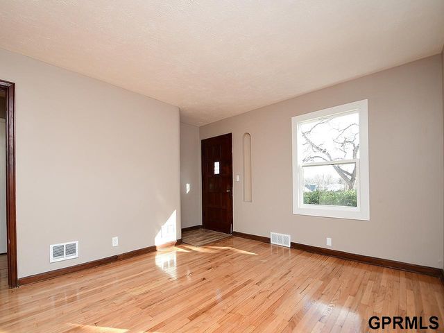 2812 N 51 Street, Omaha, NE 68104