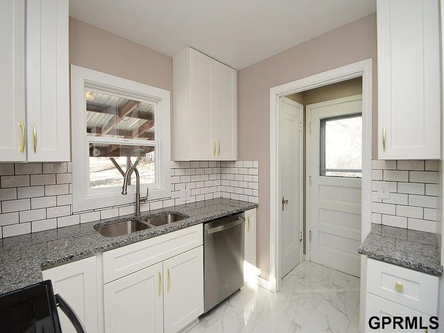 2812 N 51 Street, Omaha, NE 68104