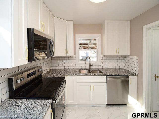 2812 N 51 Street, Omaha, NE 68104