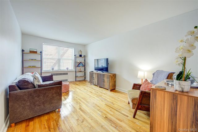 33-15 81st Street 5F, Jackson Heights, NY 11372