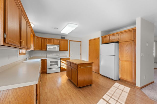 241 6th Street SW, Pine Island, MN 55963