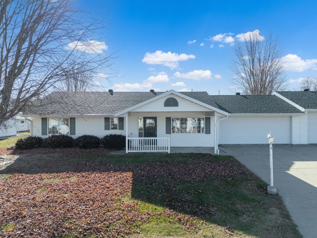 241 6th Street SW, Pine Island, MN 55963