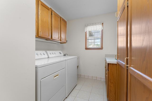 241 6th Street SW, Pine Island, MN 55963