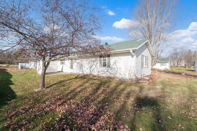 241 6th Street SW, Pine Island, MN 55963