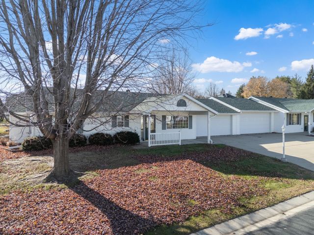 241 6th Street SW, Pine Island, MN 55963