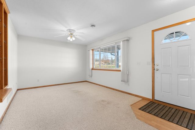 241 6th Street SW, Pine Island, MN 55963