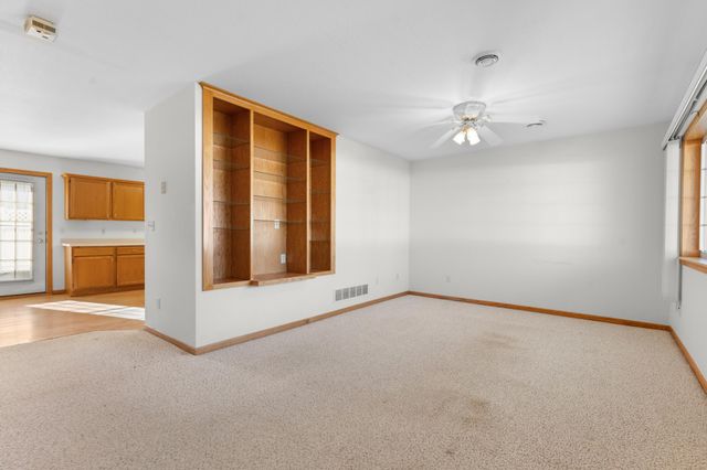 241 6th Street SW, Pine Island, MN 55963