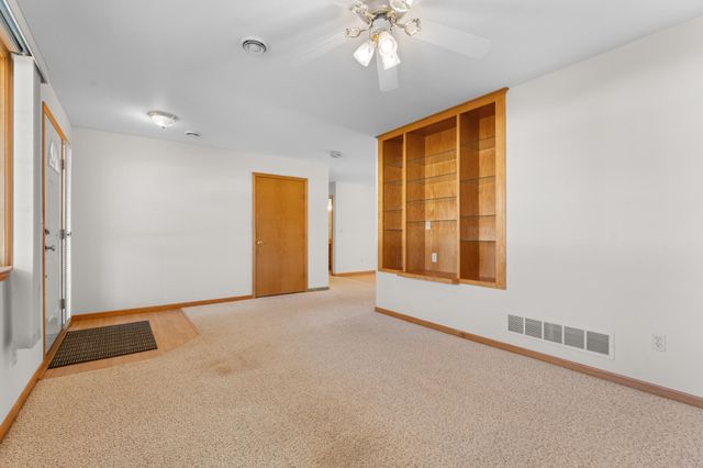 241 6th Street SW, Pine Island, MN 55963