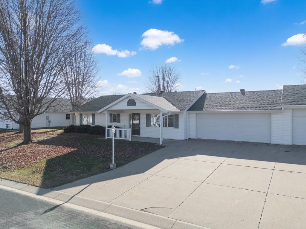 241 6th Street SW, Pine Island, MN 55963