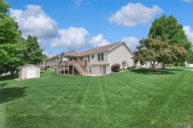 1848 Summitview Drive, St Charles, MO 63303