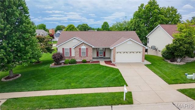 1848 Summitview Drive, St Charles, MO 63303
